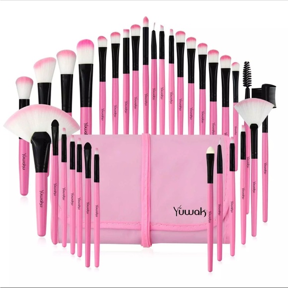 32 Piece Pink Makeup Brushes for Face Lips Eyebrows Foundation Soft Makeup Tools - Picture 1 of 8